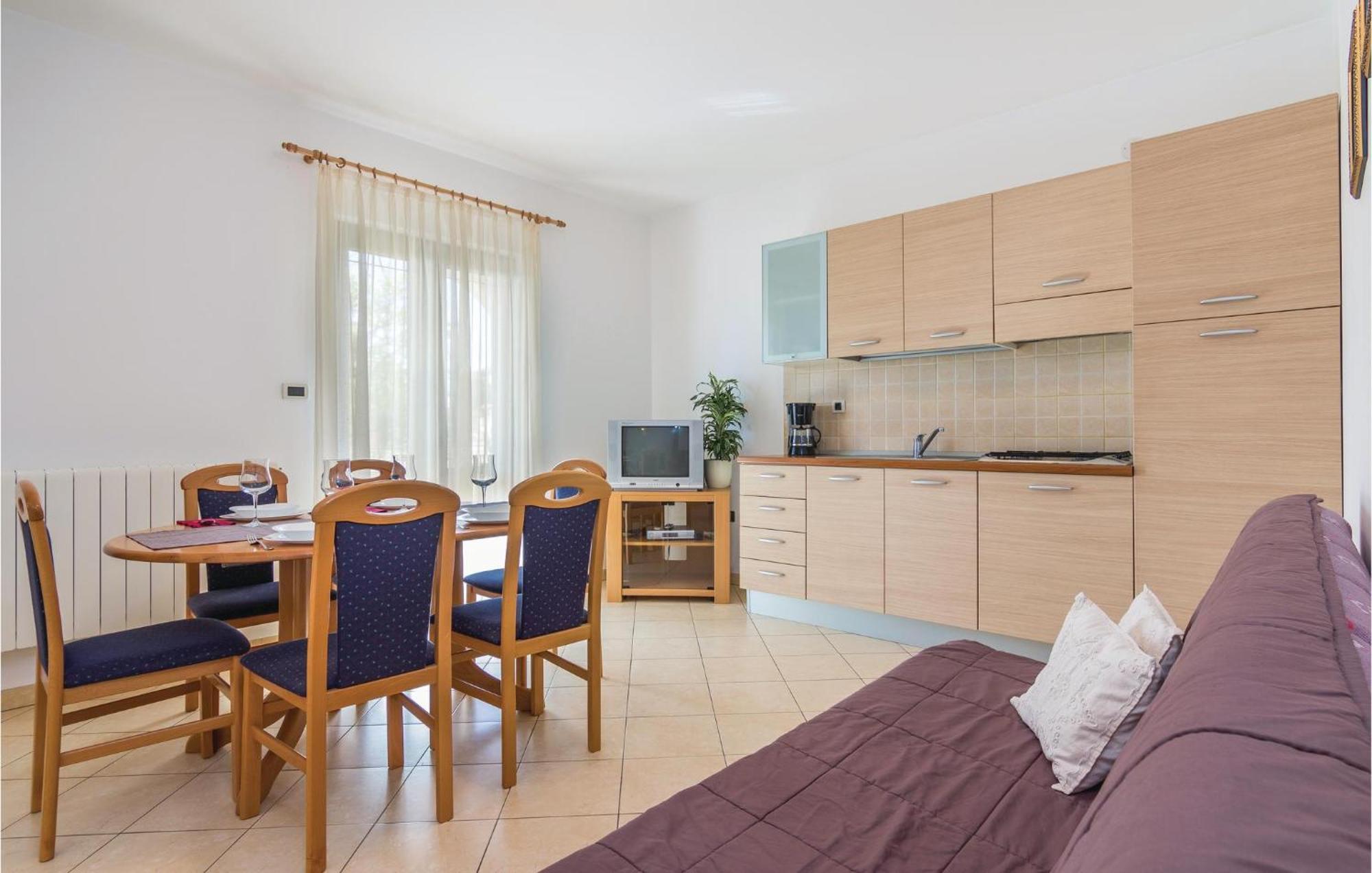 Beautiful Apartment In Porec With Kitchen Exterior photo